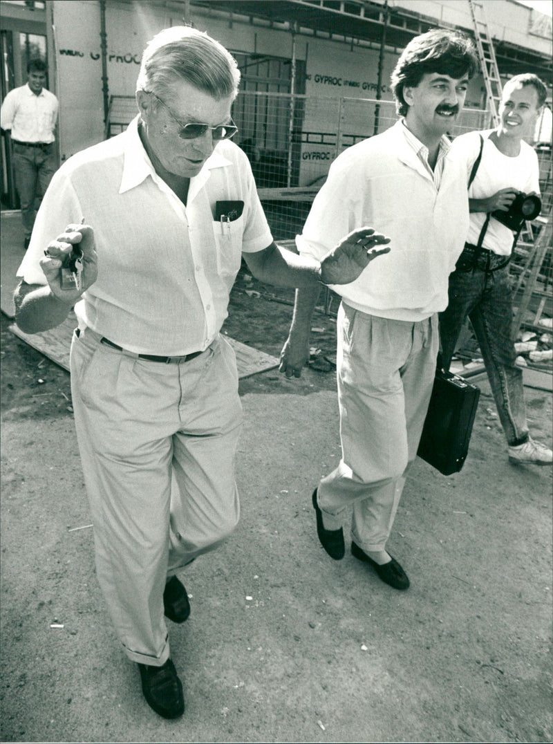 TRIPLE HAS HOPEL MURDER ALFS ANDERSSON FOLDER AND FALK MAAR LARS GUNN MODEL - Vintage Photograph