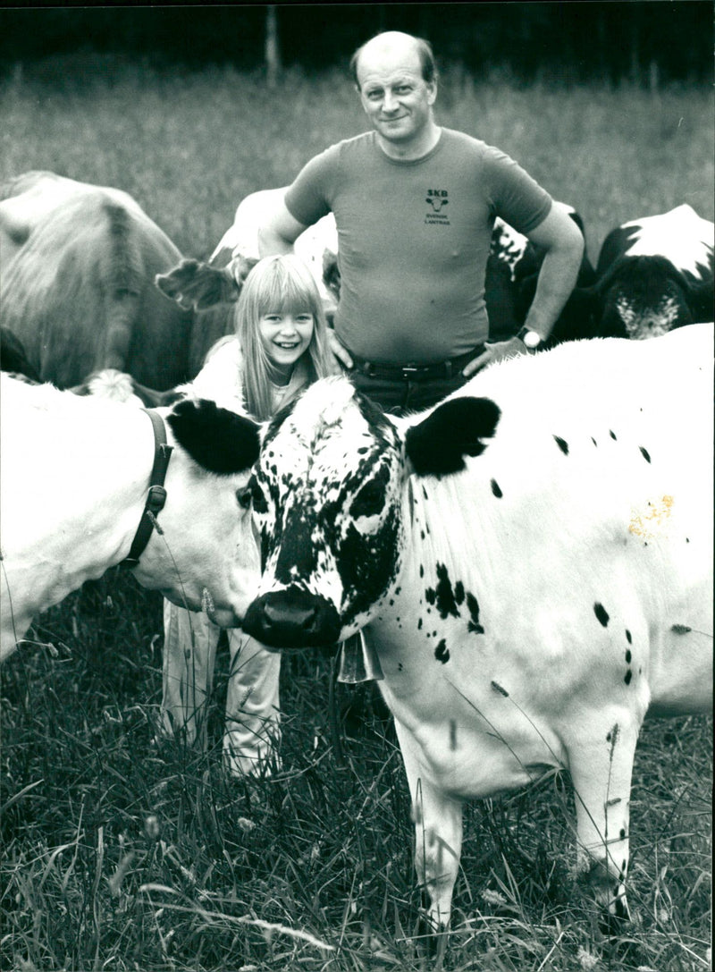 1986 SHELF NORDSTION FJALLKON HAUS ARCHIVE HIS RADDAS ANIMALS SOIL NORDSTROM ERI - Vintage Photograph