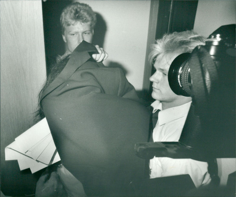 1988 TRIPLE MY BARGAINING MURDER STONE SHELVES JACOBSSON TRUE AND EJIN - Vintage Photograph