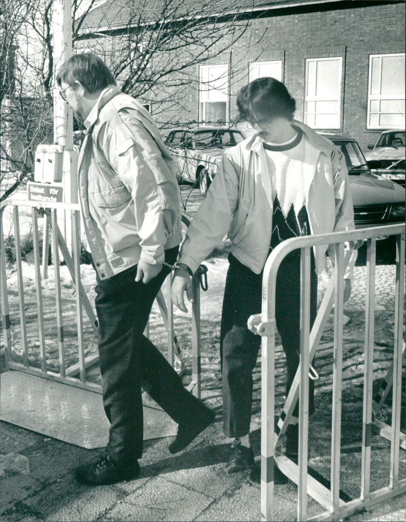 1989 TRIPLE BENEFIT ARISA WITNESS INTERNAL MURDER WHEEL CRIMINALITY OVK CURT DAH - Vintage Photograph