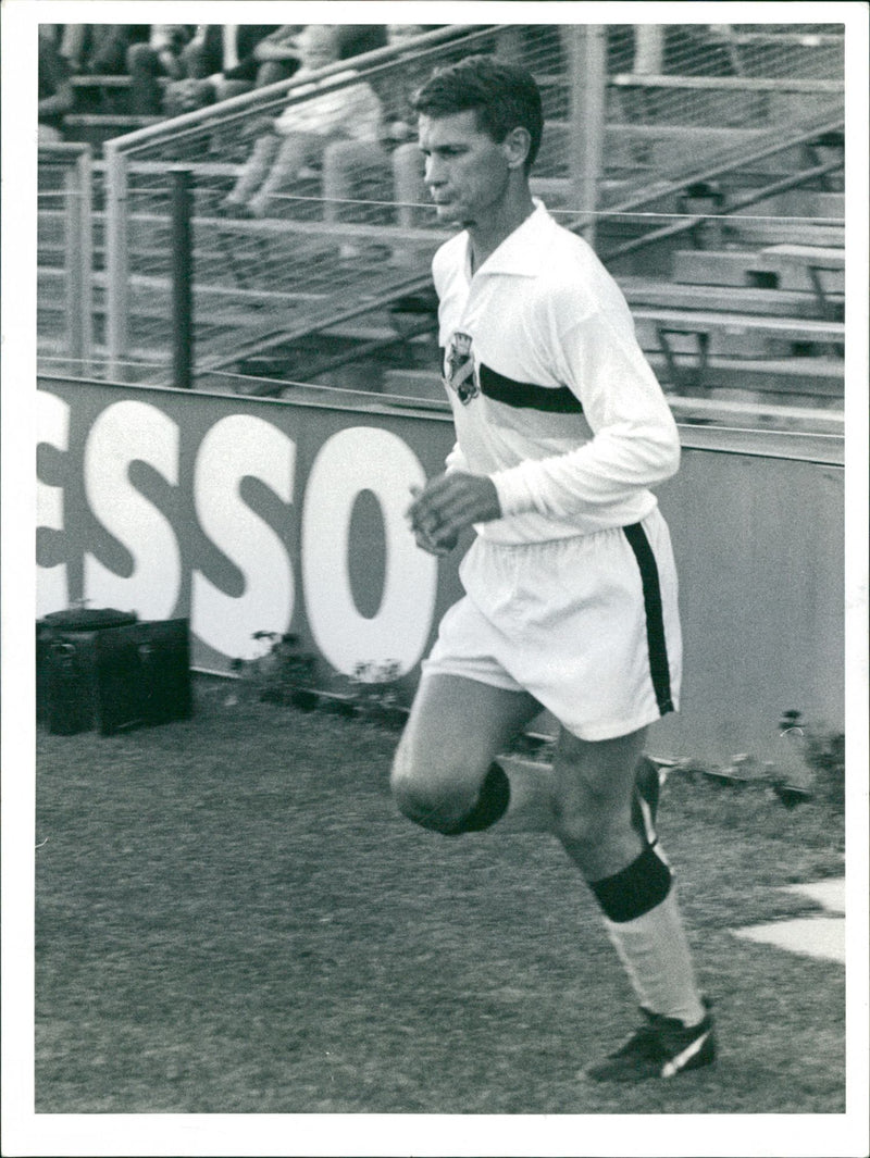 Fotbollsspelaren Kurt "Kurre" Andersson för AIK - Vintage Photograph