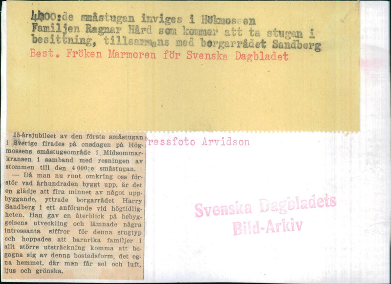 The 4000th cottage will be opened in Hökmossen. The Ragnar Hård family together with the Sandberg Mayor - Vintage Photograph