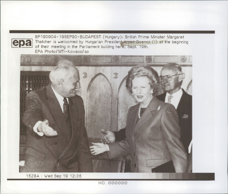 Hungarian President Árpád Göncz welcomes British Prime Minister Margaret Thatcher to the meeting - Vintage Photograph