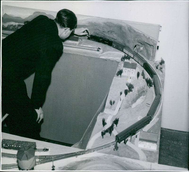 Modelljärnvägen på utställningen "Familjens fritid" i HSB-hallen - Vintage Photograph
