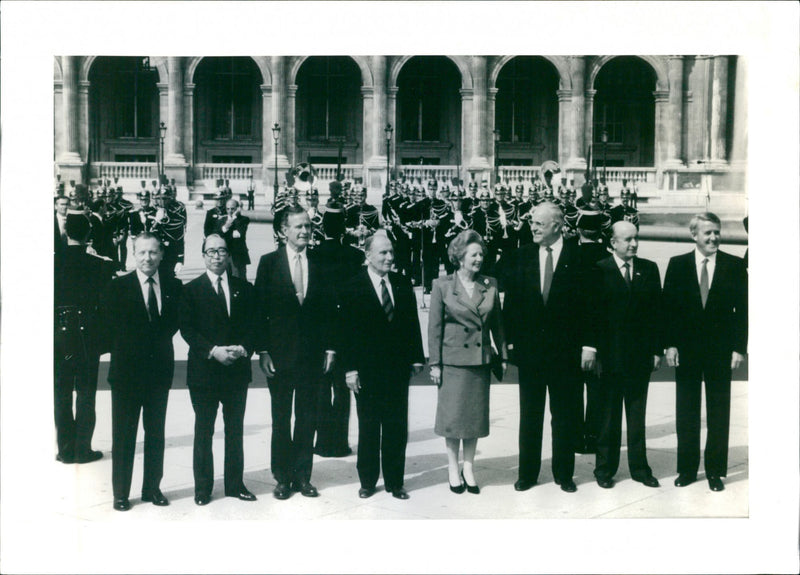 Toppmöte i Paris. Gruppbild - Vintage Photograph