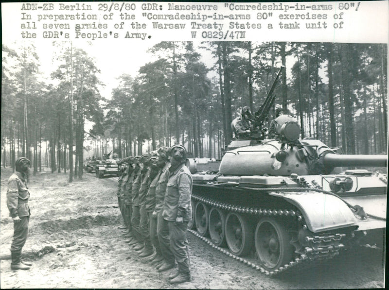 The Warsaw Pact's military maneuver "Comradeship-in-arms 80". Exercise involving all seven armies. An East German armored squadron - Vintage Photograph