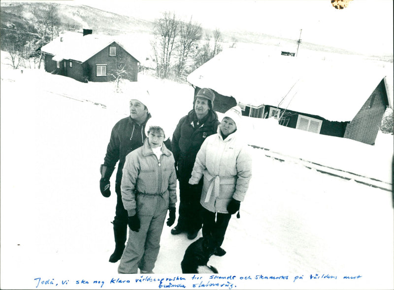Gunborg och Erik Stenmark, Björg och Ivar Strand på Slalomvägen i Tärnaby - Vintage Photograph