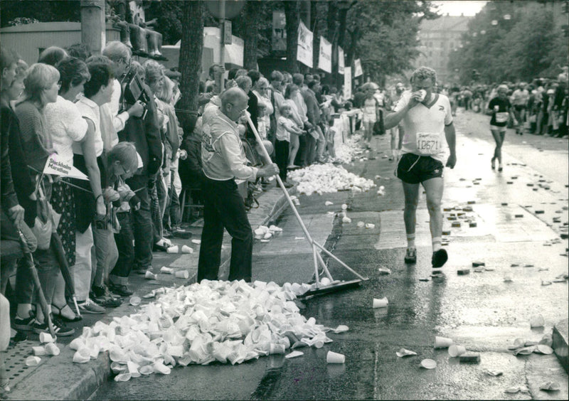 Stockholm Marathon 1984. The runners' mugs are cleaned up - Vintage Photograph