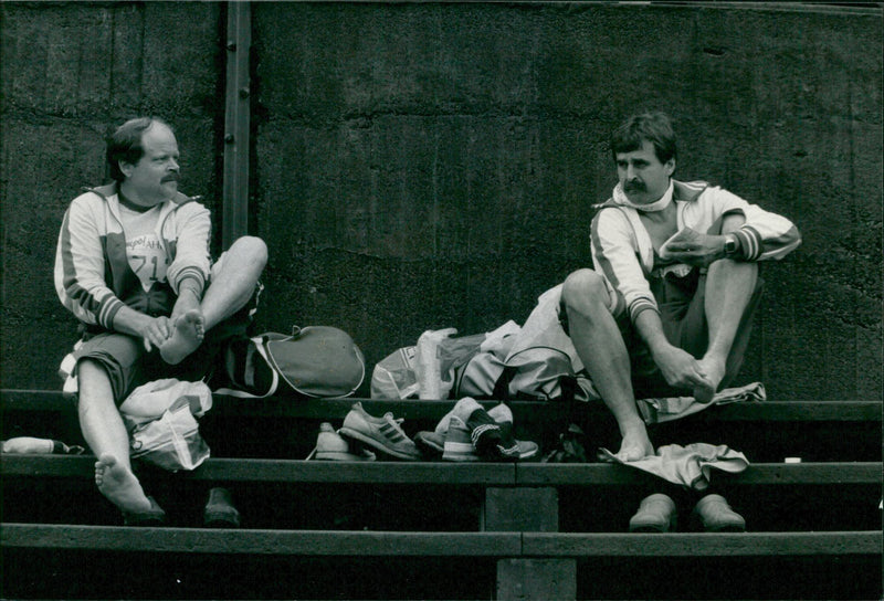 Stockholm Marathon. Det är viktigt att ta hand om fötterna, dom måste vara i topptrim - Vintage Photograph