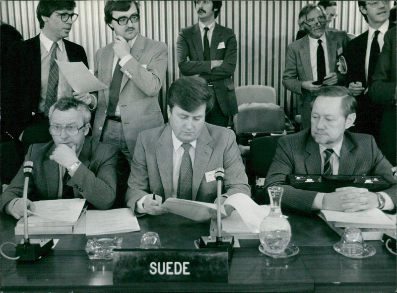 OECD möte i Paris. Den svenska delegationen - Vintage Photograph