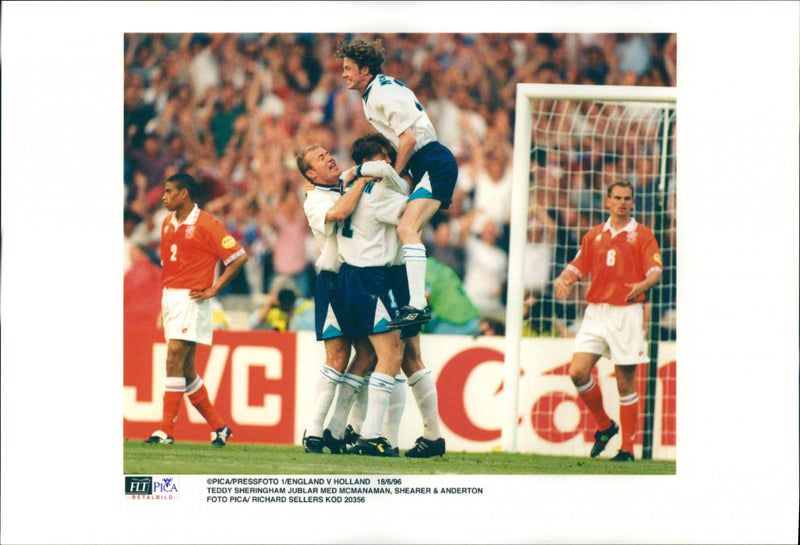 Teddy Sheringham cheers - Vintage Photograph