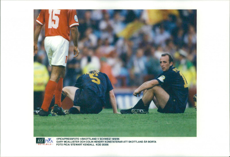 Gary McAllister & Colin Hendry - Vintage Photograph