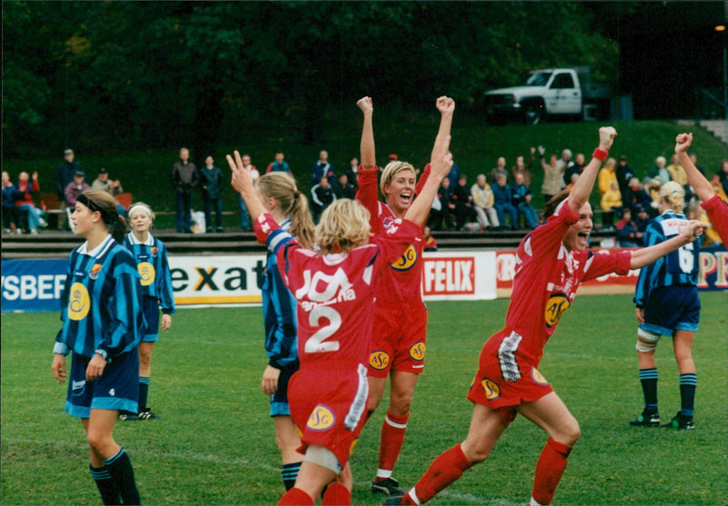 Damfotboll: DIF - Älvsjö - Vintage Photograph