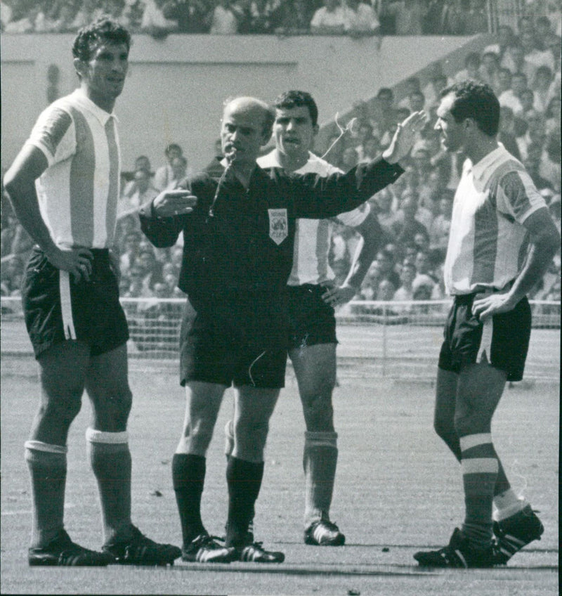 Soccer World Cup 1966. England v Argentina. The judge Mr. Kreitlin expels Argentina's Rattin - Vintage Photograph