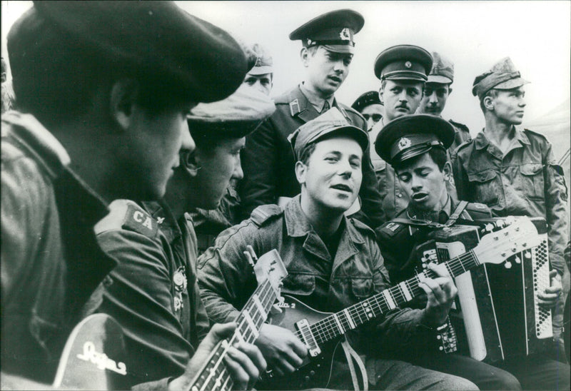 BUDAPEST HUNGARIAN SOVIET JOINT MUSIC RUSSIAN PRESS - Vintage Photograph