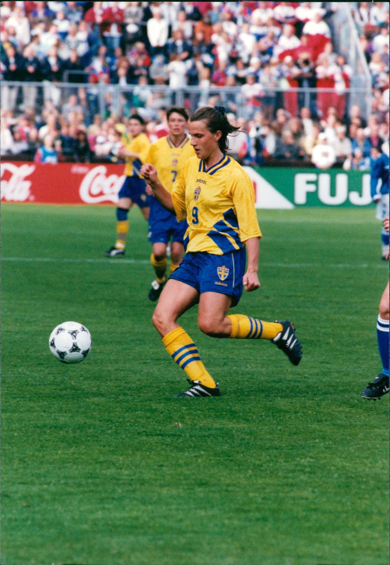 Malin Andersson in action. Sweden-Brazil - Vintage Photograph