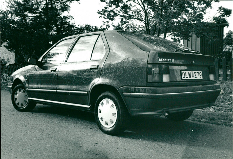 Renault 19 - Vintage Photograph