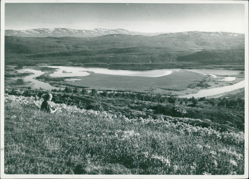 1972 JARNA GAMLA BILDS TANABE KANTA UNEA VIZIRBOTTENS BERTLIKTROLY FARTER - Vintage Photograph