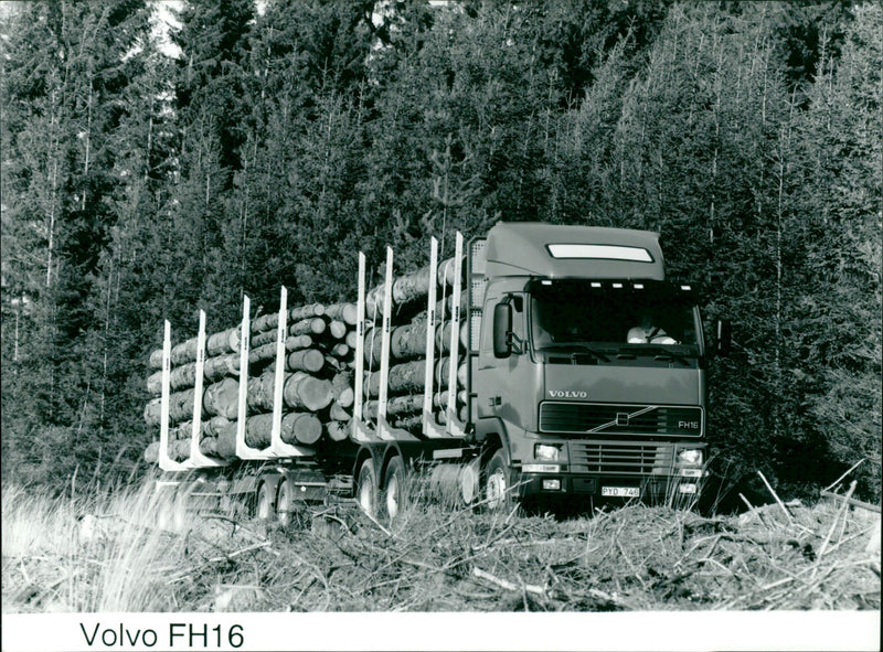 Volvo FH16, lastbil - Vintage Photograph