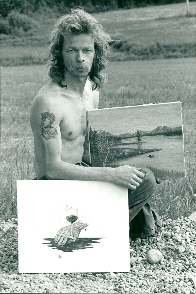 1986 ARTISTS HOLMSJO ARCHIVE HOLENSIO TJERNLUND ART THOMMIE CAVO FOLDER GEAR SHELF - Vintage Photograph