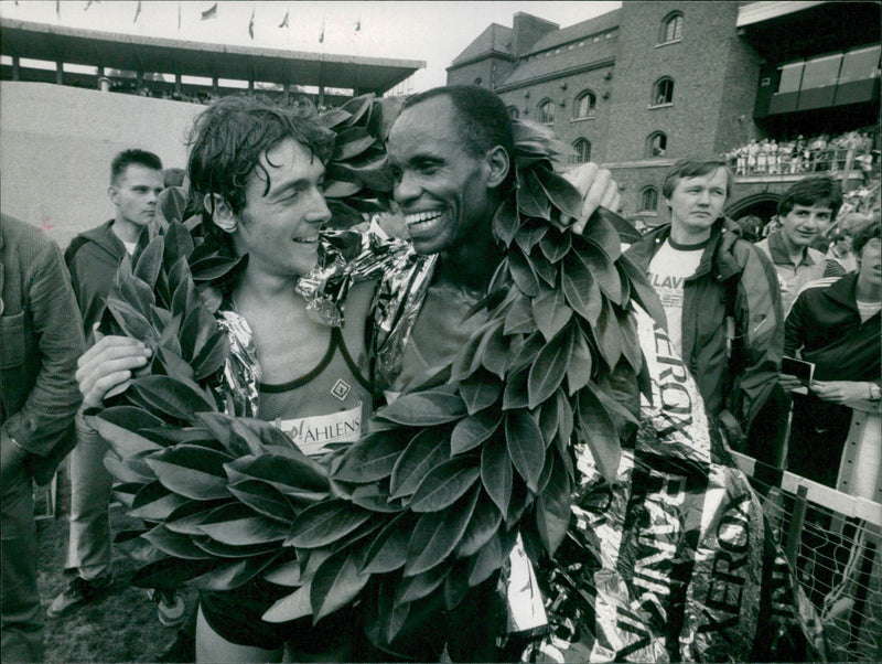 Stockholm Marathon 1984. Segraren Agapius Masong - Vintage Photograph