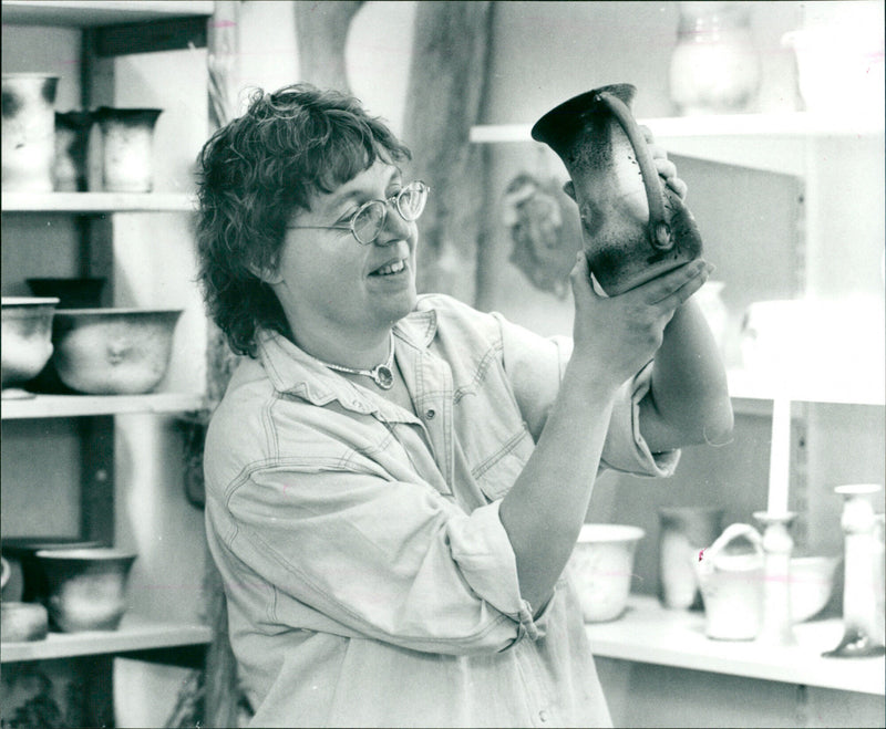 1990 KATNR ARTISTS NILSIUM VAN UMIE SOFIEN OSCARSSON STUNA ARKIV CERAMICS NTHVS - Vintage Photograph