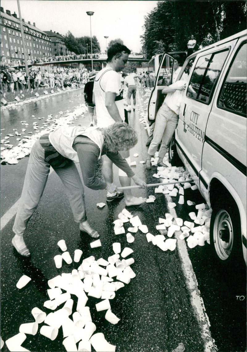 Stockholm Marathon 1984. The runners' mugs are cleaned up - Vintage Photograph