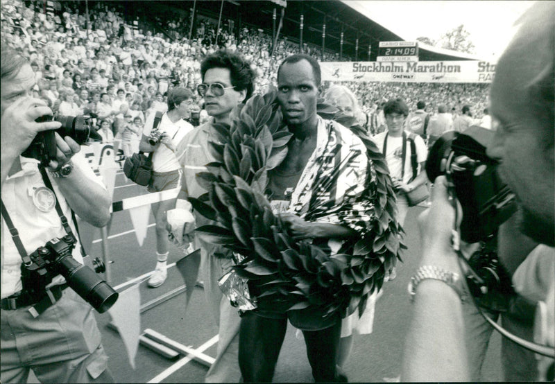 Stockholm Marathon 1984. Segraren Agapius Masong - Vintage Photograph