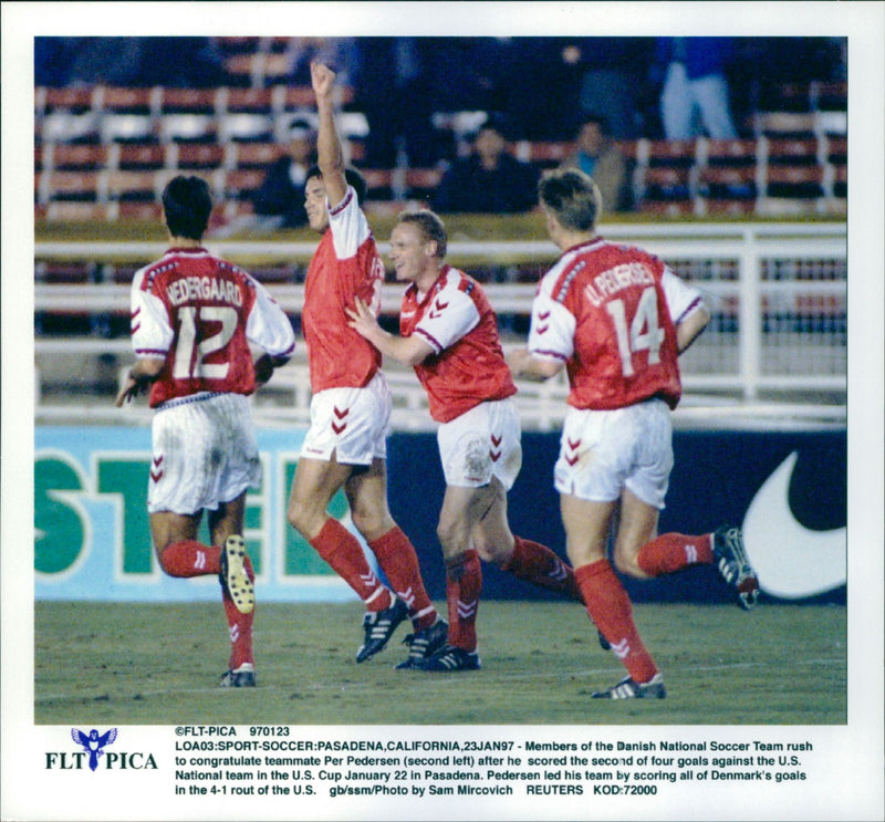 Denmark - USA in the US Cup in Pasenda. Per Pedersen cheers - Vintage Photograph