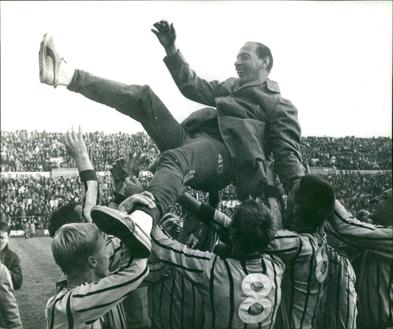 Djurgårdens IF tar hem segern i Allsvenskan 1966 - Vintage Photograph