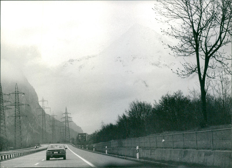 SWISSAIR BUT HULTMAN LANDSCAPE BASEL FOG STGOTTHARTUNNEL ITALY AND LANGS - Vintage Photograph