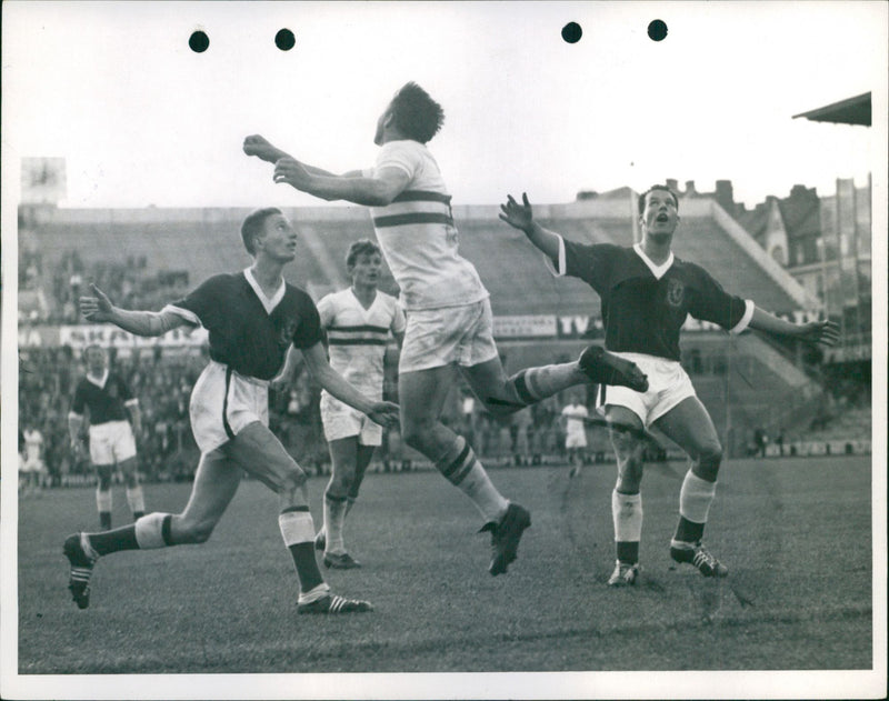 Wales mot Ungern - Vintage Photograph