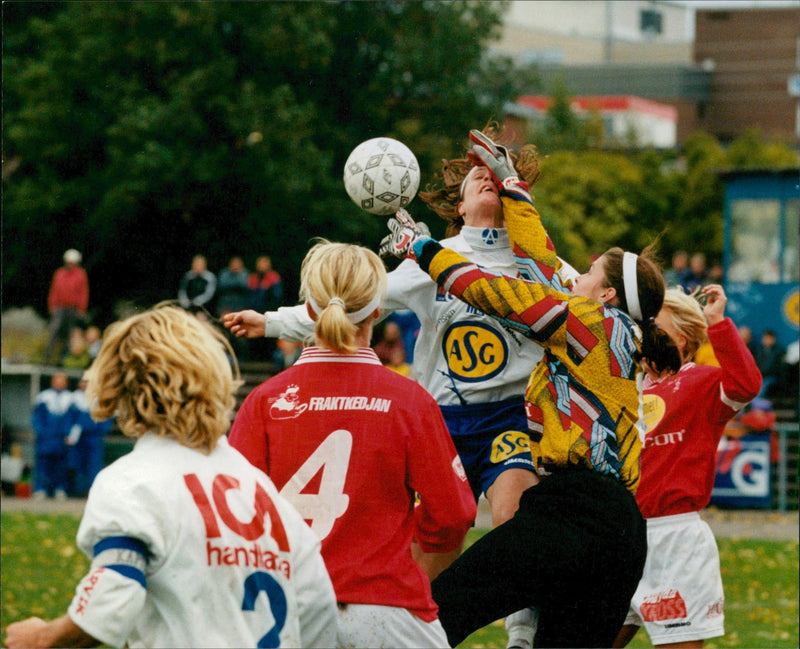 Älvsjö - Landvetter IF, damfotboll - Vintage Photograph