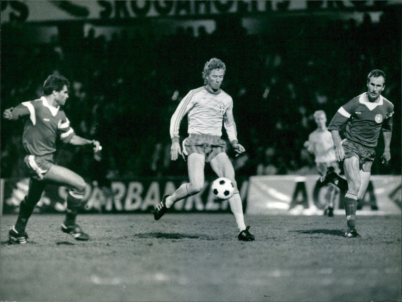 European Championship qualifier. Sweden-Switzerland 2-0. Johnny Ekström on the move - Vintage Photograph