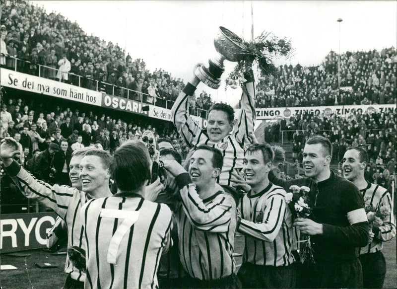 Djurgårdens IF tar hem segern i Allsvenskan 1966 - Vintage Photograph