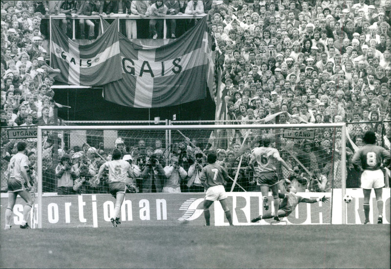 Football: European Championship qualifiers. Sweden-Italy - Vintage Photograph