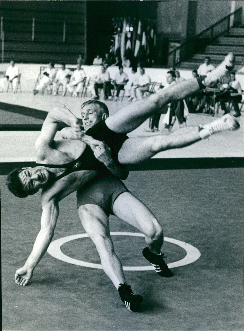 Matti Poikala (Finland) vs Hermann (Schweiz) - Vintage Photograph