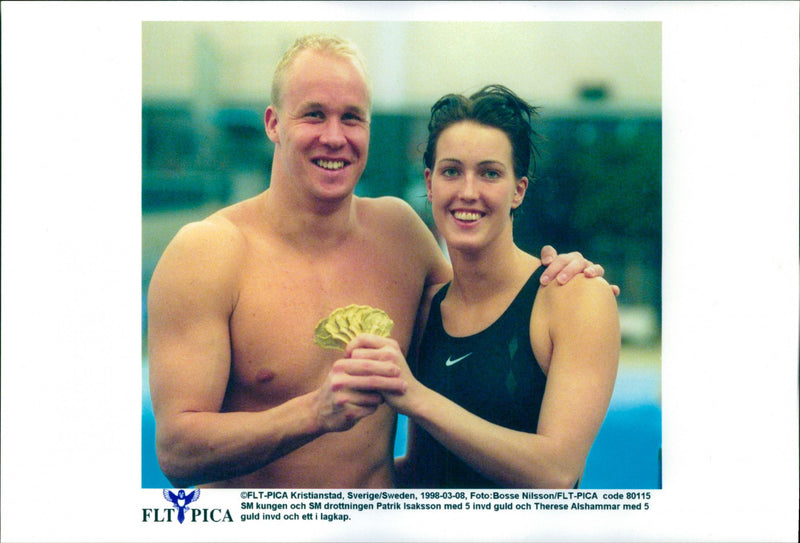 Patrik Isaksson och Therese Alshammar visar upp sina SM-guld - Vintage Photograph