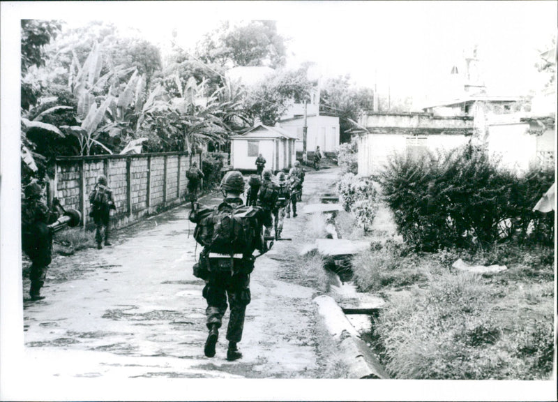 Soldater patrullerar i Greenville - Vintage Photograph