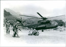 Amerikansk helikopter släpper av soldater - Vintage Photograph