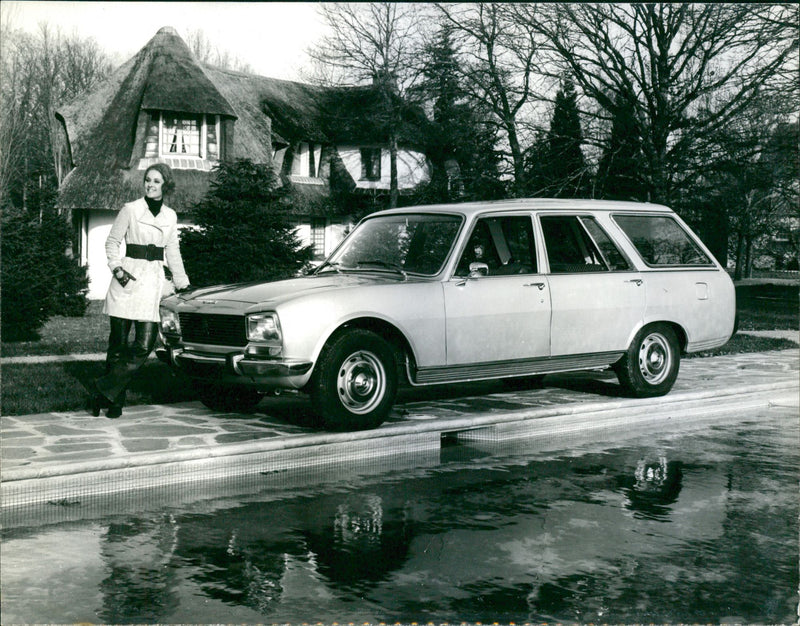 Peugeot 504 Break - Vintage Photograph