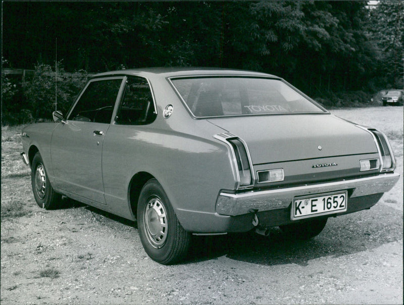TOYOTA CARINA 1600 - Vintage Photograph