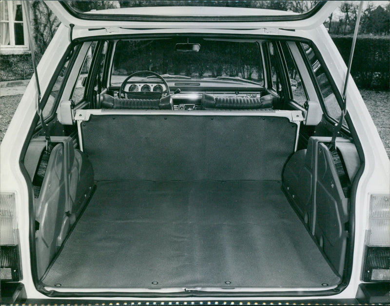 Peugeot 504 Break - Vintage Photograph