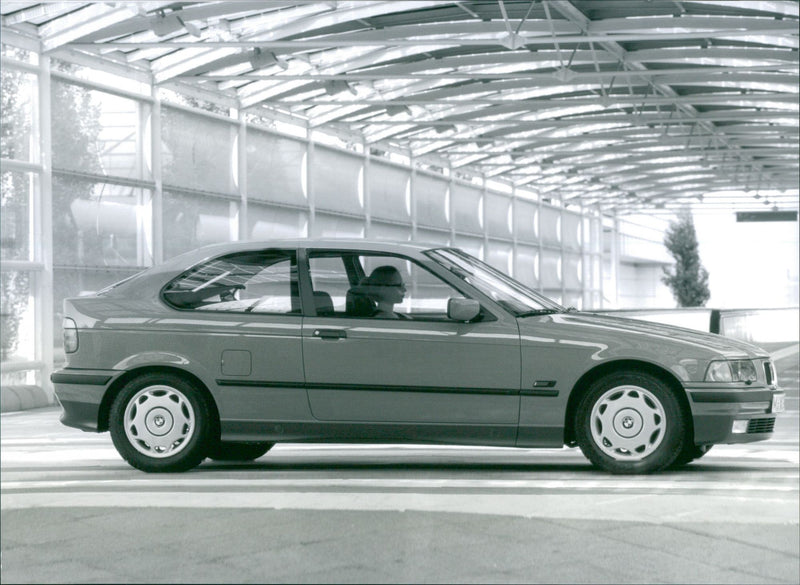 BMW 318 ti Compact 1995 - Vintage Photograph