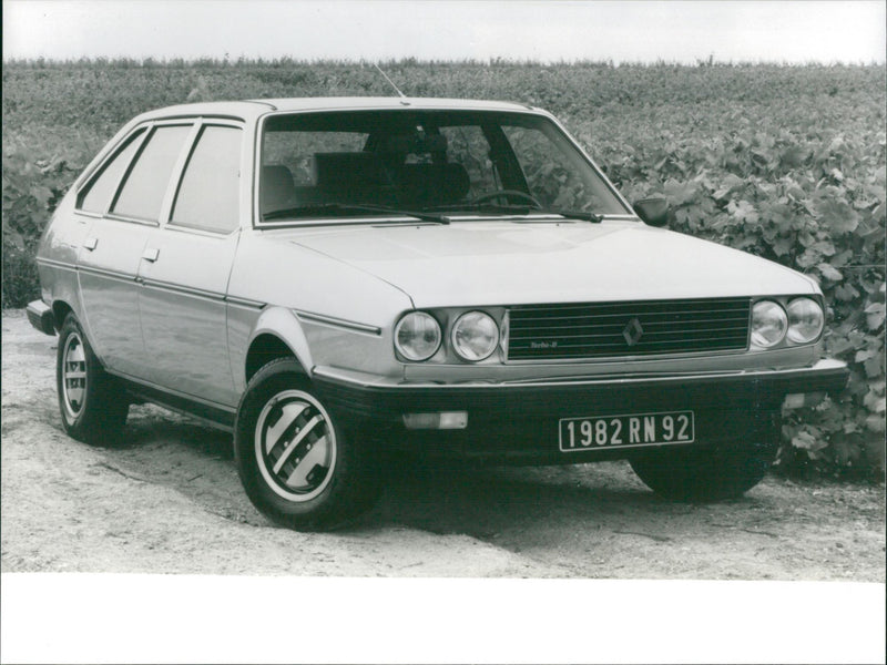 The new Renault 30 Turbo Diesel - Vintage Photograph