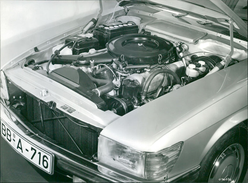 Mercedes-Benz 350 SL - Vintage Photograph