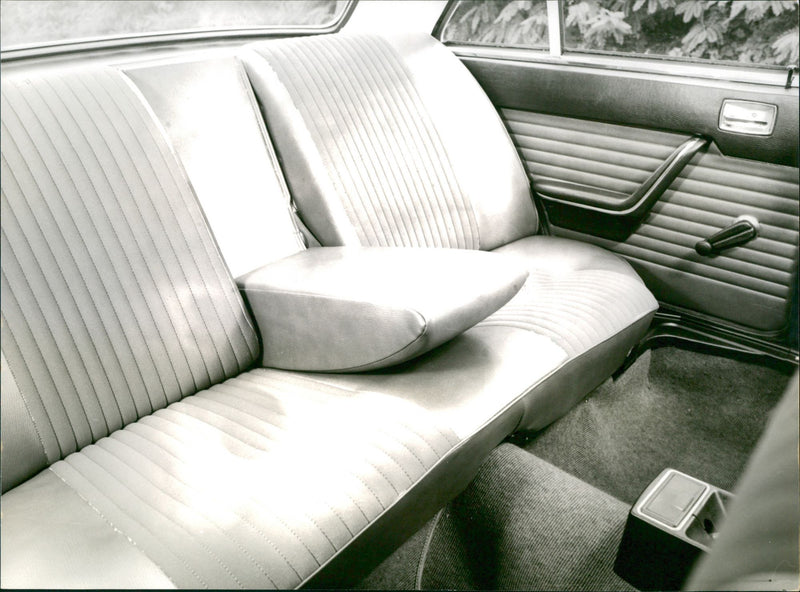 Peugeot 504 L - Vintage Photograph