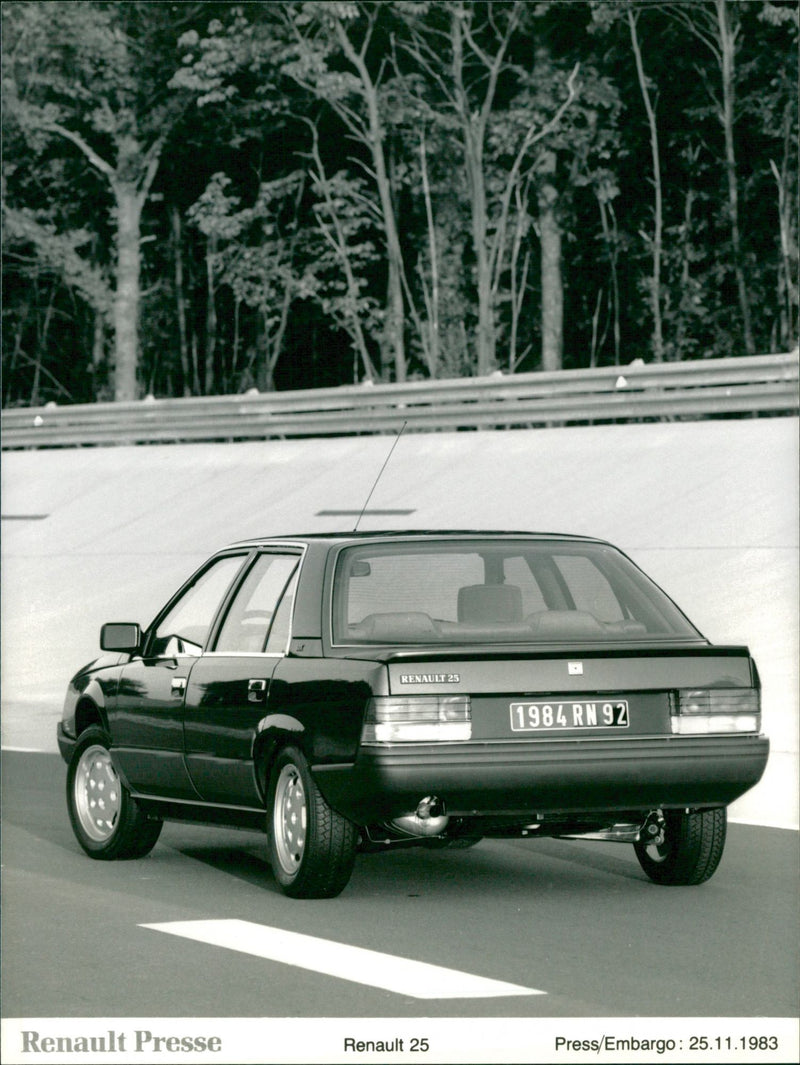 Renault 25 - Vintage Photograph