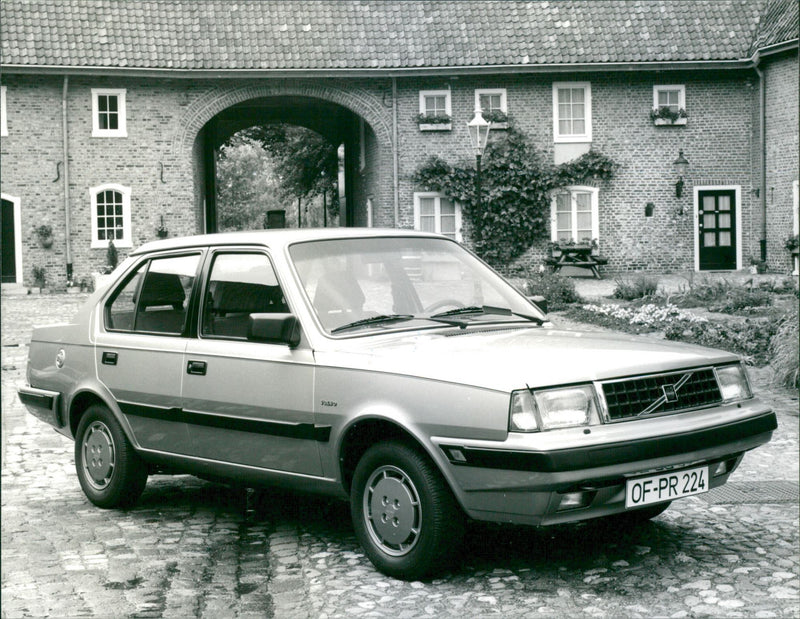 Volvo 360 GLE 1986 - Vintage Photograph