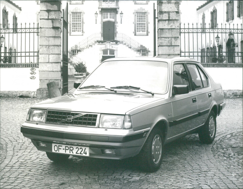 Volvo 360 GLE 1986 - Vintage Photograph